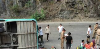 ऋषिकेश-बद्रीनाथ नेशनल हाईवे पर यात्रियों से भरी बस पलटी, यूपी की एक महिला समेत 7 घायल