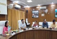 सड़क हादसों पर सख्त हुई डीएम: ब्लैक स्पॉट चिन्हित कर सुधार के दिए निर्देश