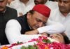 राजनीति के शोर में टूट गया एक भाई… अखिलेश की आंखों में दिखा दर्द