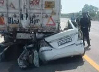 पूर्वांचल एक्सप्रेस-वे पर भीषण हादसा, खड़े ट्रेलर में घुसी तेज रफ्तार कार, बिहार के एक ही परिवार के 5 लोगों की मौत