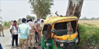 चंदौली: सड़क किनारे पेड़ से जा भिड़ा ऑटो, मची चीख-पुकार, एक की मौत, बुजुर्ग घायल