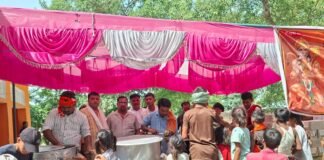 बड़े मंगल पर रामनगर में भक्ति और सेवा का संगम, जगह-जगह भंडारों में उमड़ी श्रद्धालुओं की भीड़