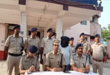 घर के अंदर बने तहखाने में चल रही थी अवैध गन फैक्ट्री, संचालक गिरफ्तार, हथियार बरामद