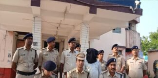 घर के अंदर बने तहखाने में चल रही थी अवैध गन फैक्ट्री, संचालक गिरफ्तार, हथियार बरामद