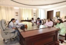 सीएम रेखा गुप्ता की लग्जरी कुर्सी पर सियासत, सोशल मीडिया पर केजरीवाल के ‘शीशमहल’ से हो रही तुलना