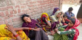 झोपड़ी में लगी आग से मासूम की मौत के बाद दूसरे दिन भी गांव में पसरा मातम