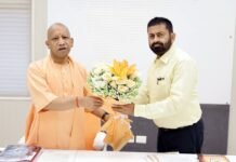 मुख्यमंत्री से मिले पूर्व अधिकारी आईएएस मानवेंद्र सिंह, बिधूना क्षेत्र की समस्याओं के समाधान का उठाया मुद्दा