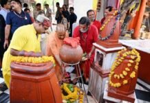 श्री पीताम्बरा पीठ में मुख्यमंत्री योगी ने किया दर्शन-पूजन, प्रदेश की सुख-समृद्धि के लिए मांगा आशीर्वाद