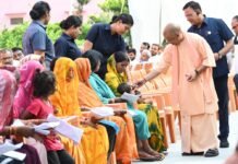 जरूरतमंदों के इलाज और मकान की व्यवस्था कराएगी सरकार: सीएम योगी