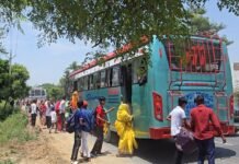 दरियायगंज में खराब हुई ओवरलोड बस ने खोली परिवहन तंत्र की पोल