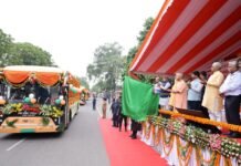 मुख्यमंत्री योगी ने 45 इलेक्ट्रिक बसों को दिखाई हरी झंडी