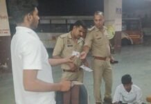देर रात सड़कों पर उतरी पुलिस, बस स्टैंड और रेलवे स्टेशन पर चलाया सघन चेकिंग अभियान