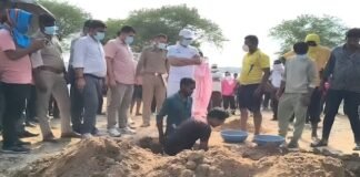 जहरीली शराब पीने से 8 लोगों की मौत, पुलिस ने कब्र खोदकर निकाले ग्रामीणों के शव, जांच के लिए भेजे गए सैंपल