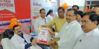पर्यटन मंत्री जयवीर सिंह ने किया रक्तदान शिविर का उद्घाटन, लोहिया अस्पताल में उमड़ा सेवा का जज्बा