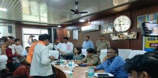 संपूर्ण समाधान दिवस में उमड़ी फरियादियों की भीड़, 216 शिकायतों में केवल 15 का मौके पर निस्तारण