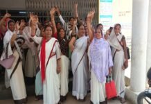 चार माह से मानदेय न मिलने पर फूटा आशा बहुओं का गुस्सा, सीएचसी में धरना-प्रदर्शन कर किया हंगामा