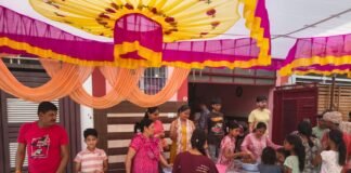 लखनऊ: जानकीपुरम गार्डन में जेष्ठ माह के छठे बड़े मंगलवार पर भंडारे का आयोजन, लोगों ने प्रसाद किया ग्रहण
