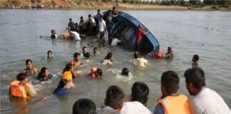 महाराष्ट्र: गोदावरी नदी में 35 श्रद्धालुओं से भरी नाव पलटी, 2 महिलाओं की मौत, कई लोग का चल रहा इलाज