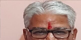 तलवे चाटने का हुनर