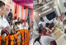 डीएम के गोद लिए गांव वलीपुर में प्रभारी मंत्री जयवीर सिंह की रात्रि चौपाल, जनसमस्याएं सुन दिए समाधान के निर्देश