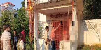 झारखंड में मंदिर के गेट पर घंटी की जगह लटकती मिली लाश, इलाके में मचा हड़कंप