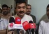 चाइनीज मांझे का कहर: गन्ना मंत्री संजय गंगवार के भतीजे का कटा गला, बाल-बाल बची जान