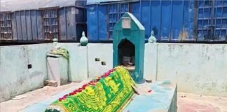 फर्रुखाबाद रेलवे स्टेशन पर मजार को लेकर बढ़ा विवाद, चौड़ीकरण कार्य रुका, सांसद बोले- हटेगी मजार