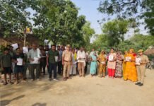 साइबर ठगी के खिलाफ राजेपुर पुलिस का जागरूकता अभियान, ग्रामीणों को बताए डिजिटल सुरक्षा के गुर