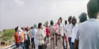 चंदौली: रिंग रोड पर सड़क हादसा, डिवाइडर से टकराई बाइक, एक युवक की मौत, दूसरा गंभीर घायल
