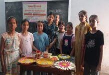 हस्तकला कार्यशाला के माध्यम से संस्कृति से जुड़ रहे बच्चे
