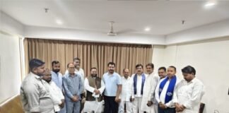 यूपी में तीसरे मोर्चे की आहट, चंद्रशेखर आजाद से स्वामी प्रसाद मौर्य की मुलाकात