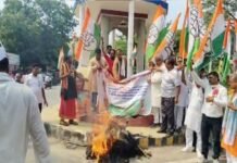 NEET धांधली के विरोध में कांग्रेस ने केंद्र सरकार की नीतियों के खिलाफ खोला मोर्चा, पीएम और शिक्षा मंत्री का जलाया पुतला