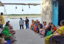 यमुना बाजार घाट पर संकट गहराया, 300 घर खाली, 50 से अधिक मंदिरों के भविष्य पर संशय
