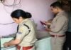 अवैध शराब के खिलाफ आबकारी विभाग का अभियान जारी, कमालगंज क्षेत्र में दबिश देकर लहन नष्ट