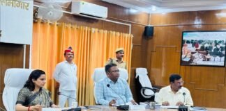 सड़क निर्माण कार्यों में गुणवत्ता और समयबद्धता सुनिश्चित करने के निर्देश