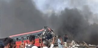 गुजरात: सूरत में 2 बसों के बीच भीषण टक्कर, 7 यात्रियों की जलकर मौत, 10 से ज्यादा घायल !