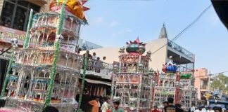 मातमी धुनों के साथ नगर में निकला ताजियों का जुलूस