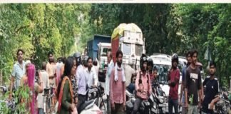 युवक की मौत पर बवाल, शव रख हाईवे जाम; पथराव में कई पुलिसकर्मी घायल