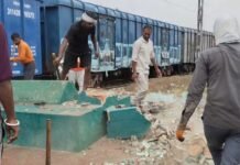 रेलवे स्टेशन परिसर से हटाई गई मजार