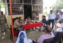 थाना समाधान दिवस में डीएम व एसपी ने सुनीं जनसमस्याएं, समयबद्ध निस्तारण के दिए निर्देश
