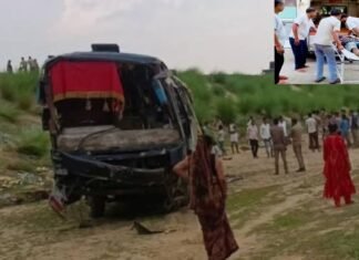 हरदोई में सड़क हादसा, एक्सप्रेस-वे की रेलिंग तोड़ते हुए 20 फीट नीचे गिरी स्लीपर बस, 50 यात्री घायल