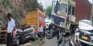 रामगढ़: चुटुपालू घाटी में ट्रेलर ने मचाई तबाही, 12 गाड़ियों को मारी टक्कर, 25 से ज्यादा लोग घायल