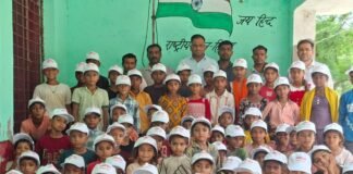 धूप से बच्चों की सुरक्षा के लिए प्रधानाध्यापिका की अनूठी पहल, 120 विद्यार्थियों को बांटी कैप