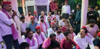 दिल्ली में अखिलेश यादव की हिरासत के विरोध में सपा कार्यकर्ताओं का प्रदर्शन, सरकार के खिलाफ की नारेबाजी