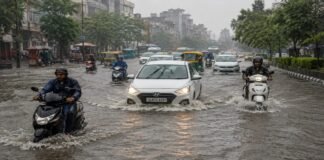 बारिश से डूबते शहर, विकास मॉडल पर सवाल