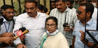 महिला पुलिसकर्मी को धक्का देने के आरोप में घिरीं ममता बनर्जी, वीडियो वायरल
