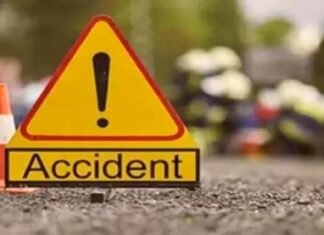 बांदा में सड़क हादसा, 2 बाइकों के बीच जोरदार भिड़ंत, दो की मौत, 4 गंभीर घायल