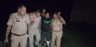 जैतीपुर में पुलिस मुठभेड़: 10 हजार का इनामी बदमाश चंदन पैर में गोली लगने से घायल, साथी फरार