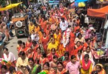 भक्ति और उल्लास के साथ निकली ‘हेल्पेज’ की नंगे पांव कांवड़ यात्रा