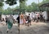 बिजली कनेक्शन काटने को लेकर भिड़ गए 2 पक्ष, जमकर चले लाठी-डंडे, VIDEO वायरल